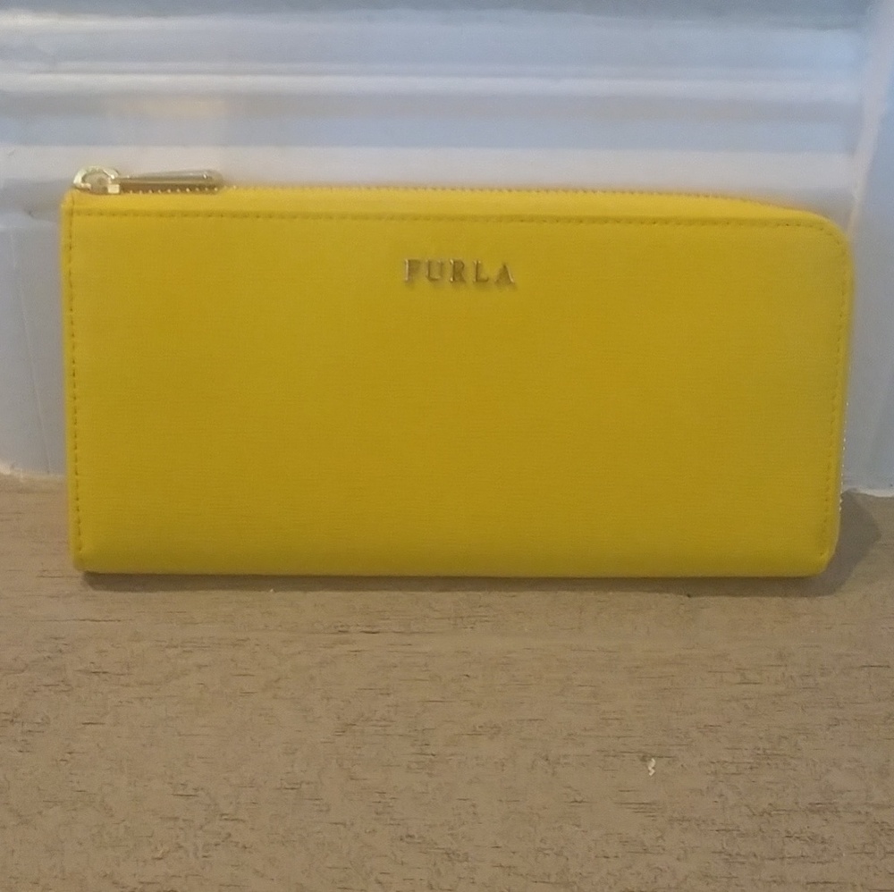 New Furla Babylon XL Zip Around Wallet - Yellow